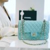 Chanel Classic Flap Bag Blue sử dụng chất liệu da cừu nguyên bản như chính hãng, sản xuất hoàn toàn bằng thủ công chuẩn 99%