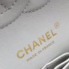 Chanel Classic Flap Bag White sử dụng chất liệu da cừu nguyên bản như chính hãng, sản xuất hoàn toàn bằng thủ công, chuẩn 99%