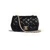 Chanel Flap Bag Calfskin Crystal Pearls & Gold-Tone Metal black sử dụng chất liệu da bê nguyên bản với chính hãng, sản xuất hoàn toàn bằng thủ công, chất lượng tốt nhất, chuẩn 99% với chính hãng
