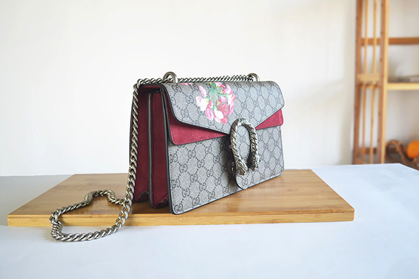 Gucci Dionysus Small Bag Blooms Print sử dụng chất liệu da bê nguyên bản như chính hãng, chuẩn 99% cam kết chất lượng tốt nhất