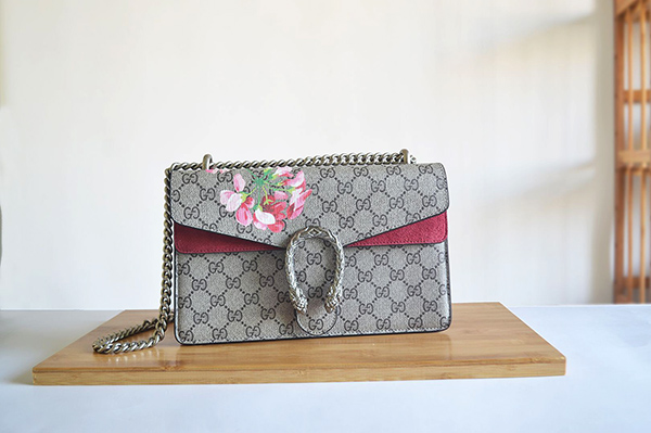 Gucci Dionysus Small Bag Blooms Print sử dụng chất liệu da bê nguyên bản như chính hãng, chuẩn 99% cam kết chất lượng tốt nhất