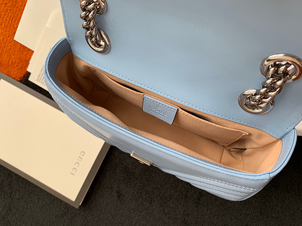 Gucci Marmont Matelassé Bag Blue sử dụng chất liệu da bê nguyên bản như chính hãng chuẩn 99% chất lượng tốt nhất