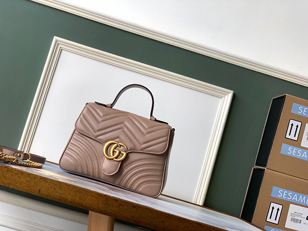 Gucci Marmont Small Top Handle Bag Dusty pink sử dụng chất liệu da bê nguyên bản như chính hãng, chuẩn 99% cam kết chất lượng tốt nhất hiện nay