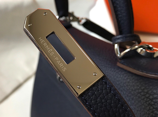 Hermes Kelly 25 Bag Bleu Nuit silver sử dụng chất liệu chính hãng. sản xuất hoàn toàn bằng thủ công, chất lượng tốt nhất, chuẩn 99%