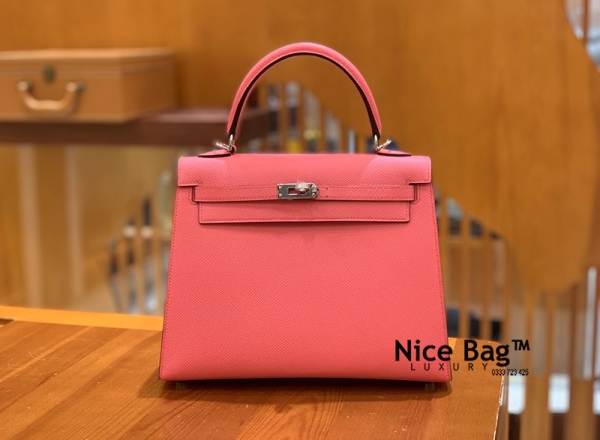 Hermes Kelly 25 Bag Light Pink sử dụng chất liệu chính hãng, sản xuất hoàn toàn bằng thủ công, chất lượng tốt nhất