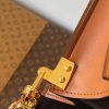 Louis Vuitton Dauphine MM Bag Monogram sử dụng chất liệu chính hãng, sản xuất hoàn toàn bằng thủ công, kim loại mạ vàng 24k, cam kết chất lượng tốt nhất