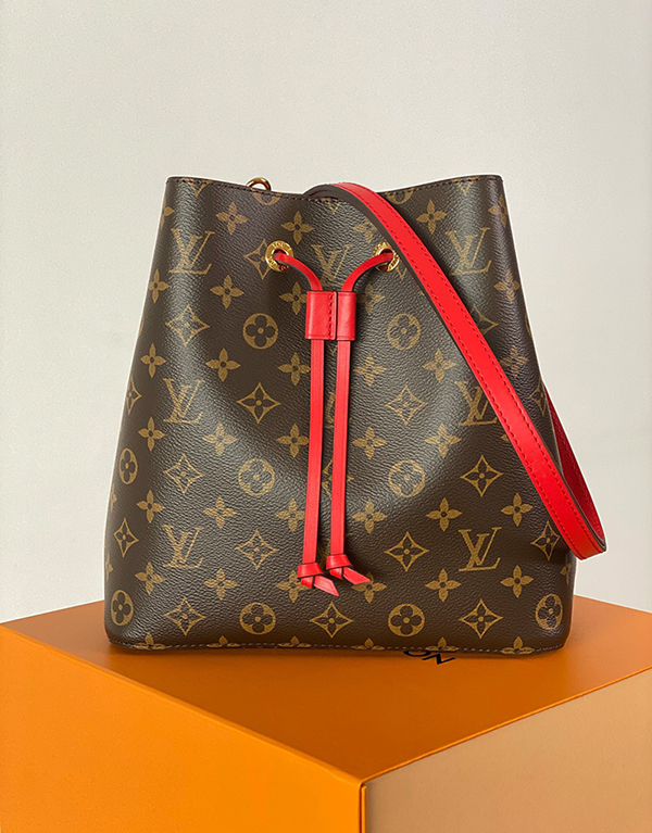 Louis Vuitton NéoNoé Bag Monogram Red sử dụng chất liệu da bê nguyên bản như chính hãng, sản xuất hoàn toàn bằng thủ công, chuẩn 99% chất lượng tốt nhất