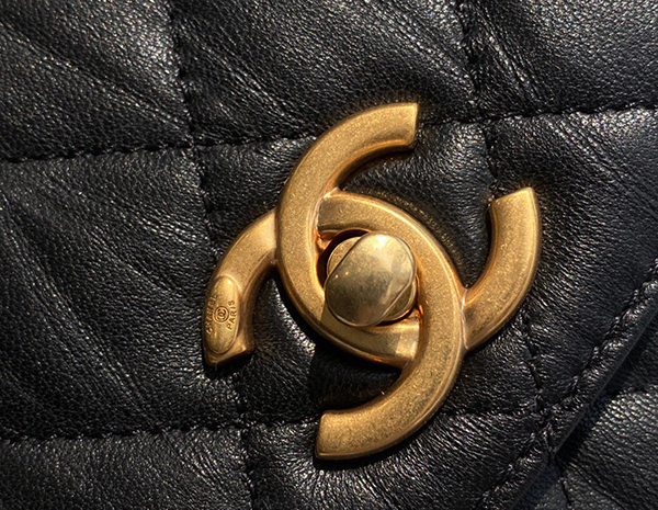 Chanel Mini Flap Bag With Top Handle chất lượng like authentic sử dụng chất liệu da cừu nguyên bản như chính hãng, sản xuất hoàn toàn bằng thủ công