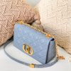 Dior Medium Caro Bag Blue sử dụng chất liệu da bê nguyên bản như chính hãng, chuẩn 99%