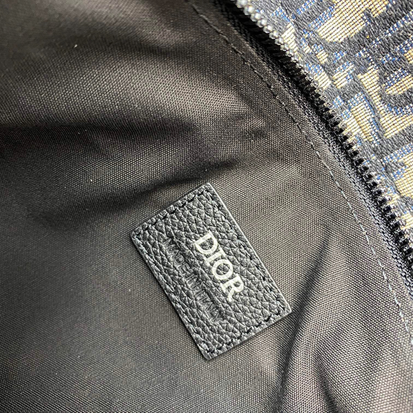 Dior Mini Saddle Bag Beige And Black Oblique Jacquard sử dụng chất liệu nguyên bản như chính hãng, thêu sắc sảo, chuẩn 99% chất lượng tốt nhất
