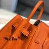 Hermes Birkin Handbag In Poppy Orange Togo Leather sử dụng chất liệu da nguyên bản như chính hãng, sản xuất hoàn toàn bằng thủ công, chất lượng tốt nhất
