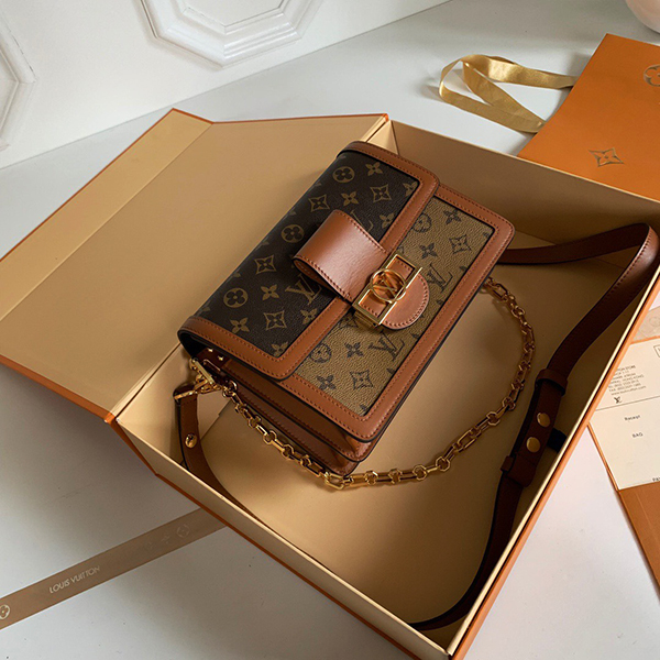 Louis Vuitton Dauphine MM Monogram Bag sử dụng chất liệu nguyên bản như chính hãng, chuẩn 99% cam kết chất lượng tốt nhất