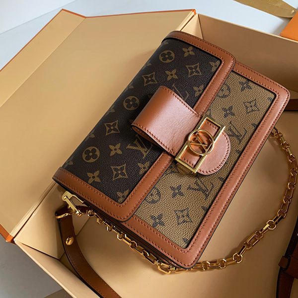 Louis Vuitton Dauphine MM Monogram Bag sử dụng chất liệu nguyên bản như chính hãng, chuẩn 99% cam kết chất lượng tốt nhất