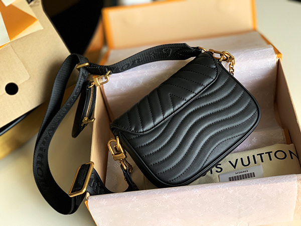 Louis Vuitton New Wave Multi Pochette Black sử dụng chất liệu da bê nguyên bản như chính hãng, sản xuất hoàn toàn bằng thủ công chuẩn 99% full box và phụ kiện