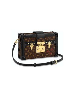 Louis Vuitton Petite Malle Bag Monogram sử dụng chất liệu da bê nguyên bản như chính hãng, sản xuất hoàn toàn bằng thủ công, chuẩn 99% chất lượng tốt nhất