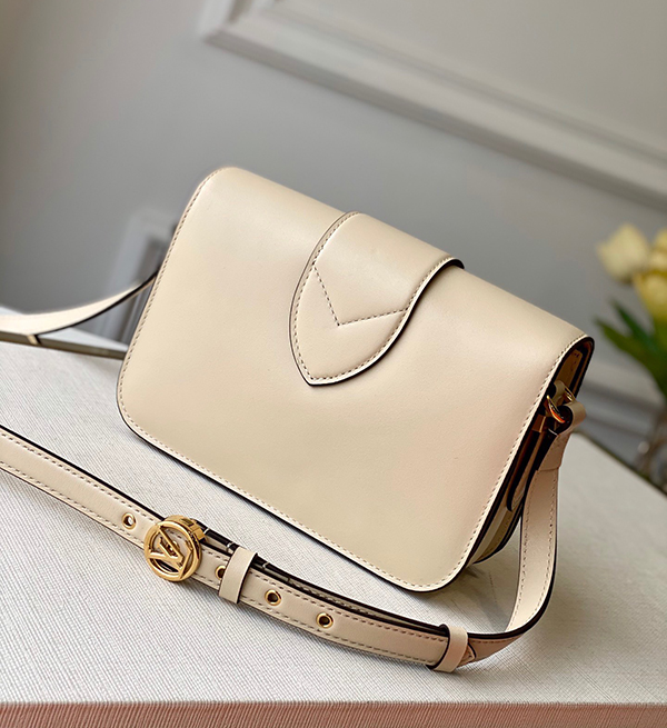 Louis Vuitton Pont 9 Bag Cream sử dụng chất liệu da bê nguyên bản như chính hãng, sản xuất hoàn toàn bằng thủ công, chất lượng tốt nhất, chuẩn 99%