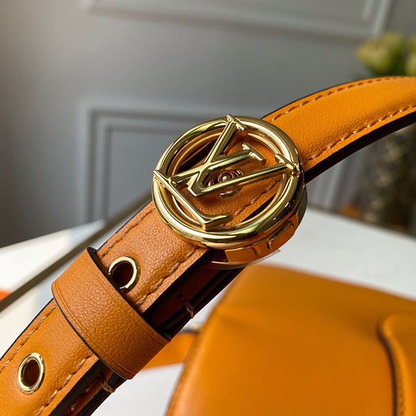 Louis Vuitton Pont 9 Bag Summer Gold sử dụng chất liệu da bê nguyên bản như chính hãng, sản xuất hoàn toàn bằng thủ công, chuẩn 99% chất lượng tốt nhất