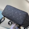 Louis Vuitton Montsouris Backpack Black sử dụng chất liệu da bò nguyển bản như chính hãng, sản xuất hoàn toàn bằng thủ công, chất lượng tốt nhất hiện nay, chuẩn 99% so với chính hãng