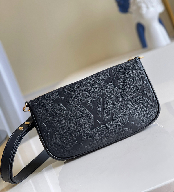 Louis Vuitton Multi Pochette Accessoires black sửu dụng chất liệu da bê nguyên bản như chính hãng, sản xuất hoàn toàn bằng thủ công, chất lượng tốt nhất. chuẩn 99% so với chính hãng