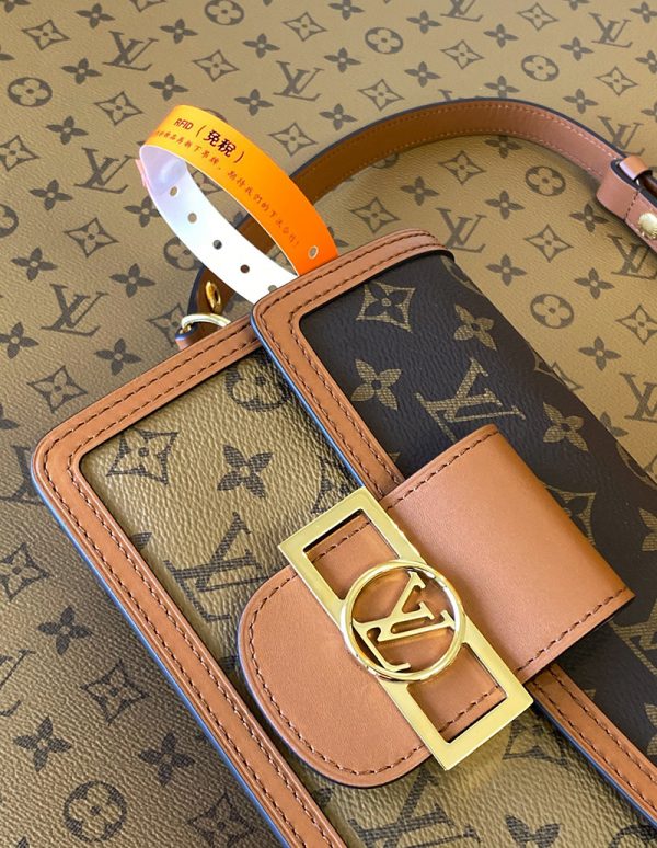 Túi Xách Louis Vuitton Dauphine Mini Bag Monogram chất lượng like authentic sử dụng chất liệu chính hãng sản xuất hoàn toàn bằng thủ công, kim loại mạ vàng 24k cam kết chất lượng tốt nhất