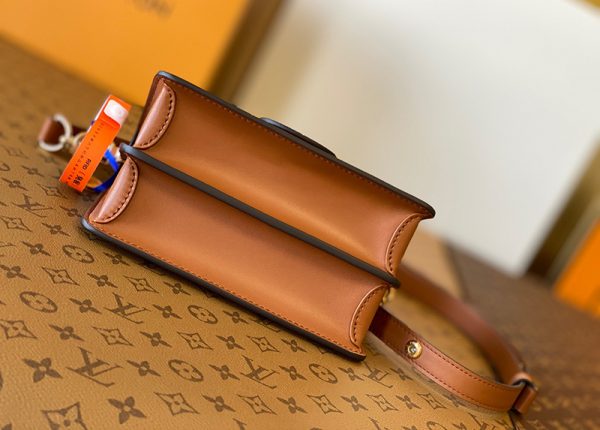 Túi Xách Louis Vuitton Dauphine Mini Bag Monogram chất lượng like authentic sử dụng chất liệu chính hãng sản xuất hoàn toàn bằng thủ công, kim loại mạ vàng 24k cam kết chất lượng tốt nhất