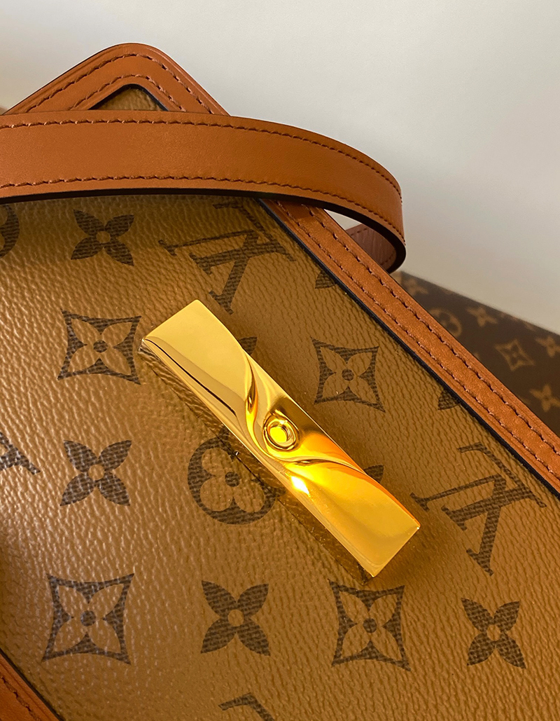 Túi Xách Louis Vuitton Dauphine Mini Bag Monogram chất lượng like authentic sử dụng chất liệu chính hãng sản xuất hoàn toàn bằng thủ công, kim loại mạ vàng 24k cam kết chất lượng tốt nhất 