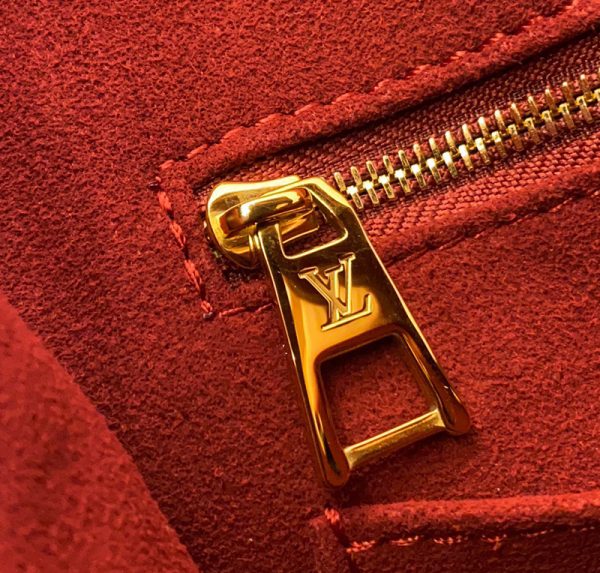 Túi Xách Louis Vuitton Empreinte Onthego MM M45495 chất lượng like authentic sử dụng chất liệu chính hãng, sản xuất hoàn toàn bằng thủ công, cam kết chất lượng tốt nhất, liên hệ 0333 723 425
