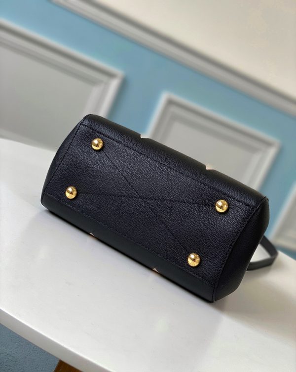 Túi Xách Louis Vuitton Montaigne BB Empreinte Leather sử dụng chất liệu chính hãng, sản xuất hoàn toàn bằng thủ công, chất lượng tốt nhất, cam kết bao check, full box và phụ kiện