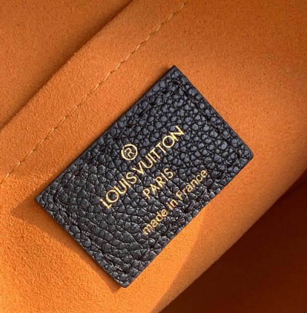 Túi Xách Louis Vuitton Néo Alma BB sử dụng chất liệu chính hãng, sản xuất hoàn toàn bằng thủ công, kim loại mạ vàng 24k, cam kết chất lượng tốt nhất, full box và phụ kiện