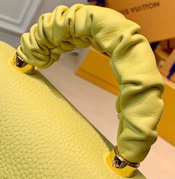 Túi Xách Louis Vuitton Twist Pm Yellow bag chất lượng like authentic sử dụng chất liệu chính hãng, sản xuất hoàn toàn bằng thủ công, cam kết chất lượng tốt nhất, full box và phụ kiện