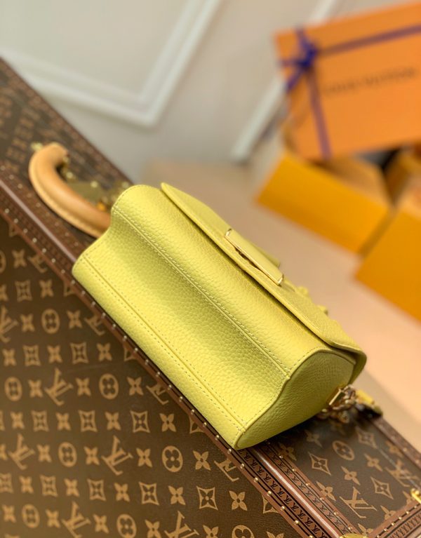 Túi Xách Louis Vuitton Twist Pm Yellow bag chất lượng like authentic sử dụng chất liệu chính hãng, sản xuất hoàn toàn bằng thủ công, cam kết chất lượng tốt nhất, full box và phụ kiện