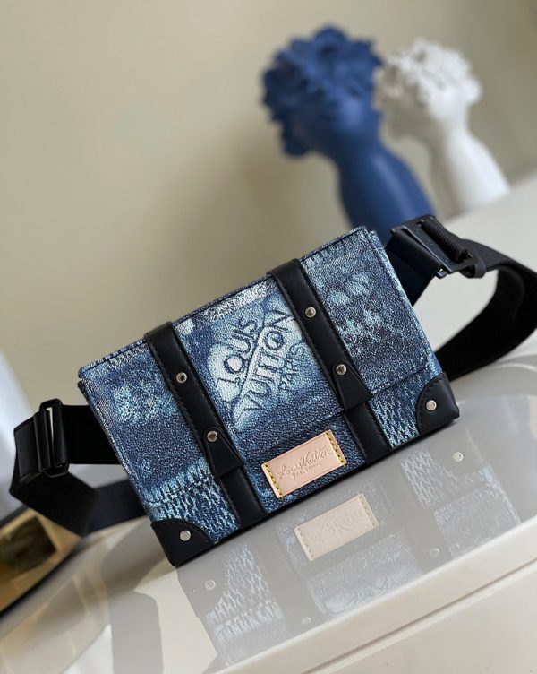 Túi Xách Louis Vuitton Trunk Sling Bag Damier Other sử dụng chất liệu chính hãng, sản xuất hoàn toàn bằng thủ công, cam kết chất lượng tốt nhất the best, full box và phụ kiện