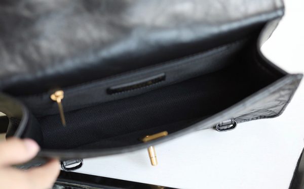 Chanel Flap Bag Aged Calfskin & Gold Tone Metal Black like authentic sử dụng chất liệu chính hãng, sản xuất hoàn toàn bằng thủ công, chuẩn 99% so với chính hãng, full box và phụ kiện, hỗ trợ trả góp 0% bằng thẻ tín dụng