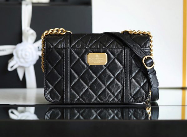 Chanel Flap Bag Aged Calfskin & Gold Tone Metal Black like authentic sử dụng chất liệu chính hãng, sản xuất hoàn toàn bằng thủ công, chuẩn 99% so với chính hãng, full box và phụ kiện, hỗ trợ trả góp 0% bằng thẻ tín dụng