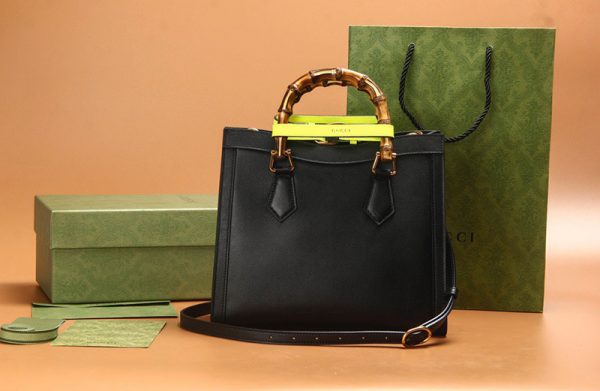 Gucci Diana Small Tote Bag Black Like authentic sử dụng chất liệu chính hãng, sản xuất hoàn toàn bằng thủ công, chất lượng tốt nhất chuẩn 99% so với chính hãng, hỗ trợ trả góp 0% bằng thẻ tín dụng