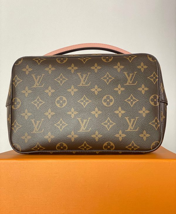 Louis Vuitton NéoNoé Bag Monogram Pink like authentic sử dụng chất liệu chính hãng, sản xuất hoàn toàn bằng thủ công, chuẩn 99% so với chính hãng, full box và phụ kiện, hỗ trợ trả góp 0% bằng thẻ tín dụng