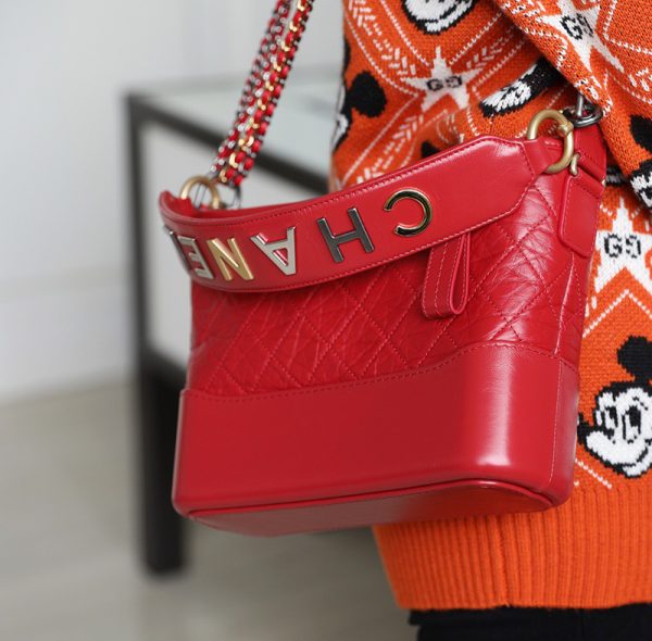 Chanel Gabrielle Medium Hobo Bag Red Like authentic sử dụng chất liệu chính hãng, sản xuất hoàn toàn bằng thủ công, chuẩn 99% so với chính hãng, full box và phụ kiện