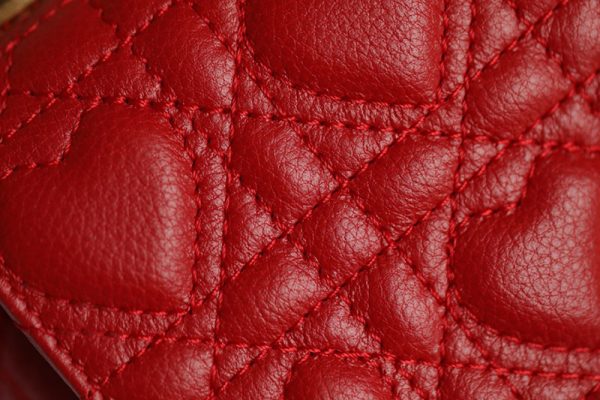 Dior Caro Bag Medium Dioramour Red like authentic sử dụng chất liệu chính hãng, sản xuất hoàn toàn bằng thủ công, tỉ mĩ từng chi tiết nhỏ nhất, chuẩn 99% so với chính hãng, cam kết chất lườn tốt nhất