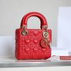 Dior Lady Bag Mini Dioramour Red like authentic sử dụng chất liệu chính hãng, sản xuất hoàn toàn bằng thủ công, tỉ mỉ từng chi tiết, chuẩn 99% so với chính hãng, hỗ trợ trả góp 0% bằng thẻ tín dụng