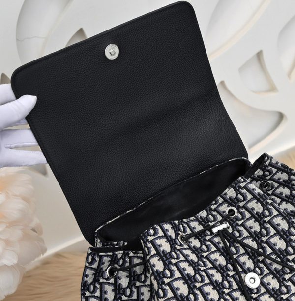 Dior Motion Backpack Beige And Black Dior Oblique like authentic sử dụng chất liệu chính hãng, sản xuất hoàn toàn bằng thủ công, cam kết chất lượng tốt nhất chuẩn 99% so với chính hãng