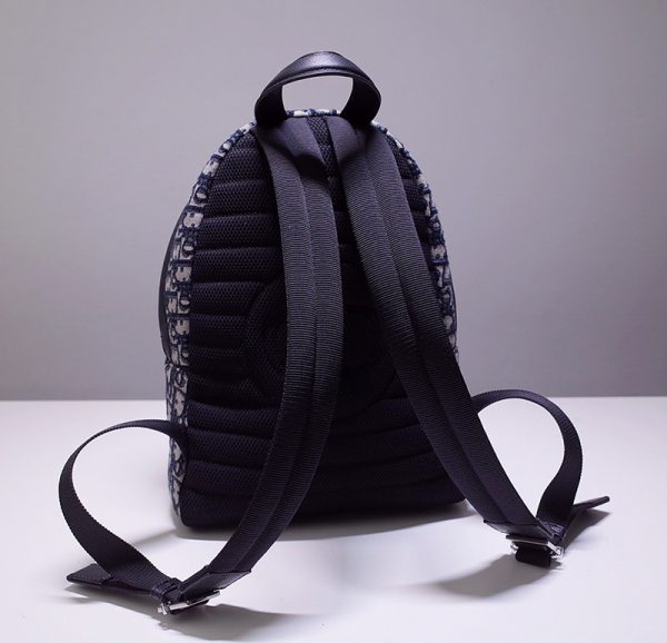 Dior Rider Backpack Beige And Black Dior Oblique Jacquard like authentic sử dụng chất liệu chính hãng, sản xuất hoàn toàn bằng thủ công, chuẩn 99%, hỗ trợ trả góp 0% bằng thẻ tín dụng