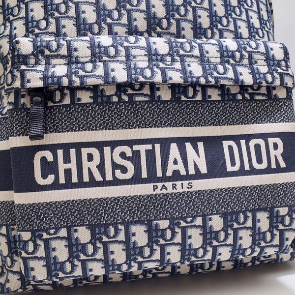 Dior Travel Backpack Blue Dior Oblique Jacquard like authentic sử dụng chất liệu chính hãng, sản xuất hoàn toàn bằng thủ công, chuẩn 99% so với chính hãng, cam kết chất lượng tốt nhất