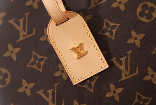 Louis Vuitton Boite Chapeau Souple MM Monogram Canvas M45647 like authentic sử dụng chất liệu chính hãng, sản xuất hoàn toàn bằng thủ công, cam kết chất lượng tốt nhất, chuẩn 99% so với chính hãng, hỗ trợ trả góp 0% bằng thẻ tín dụng