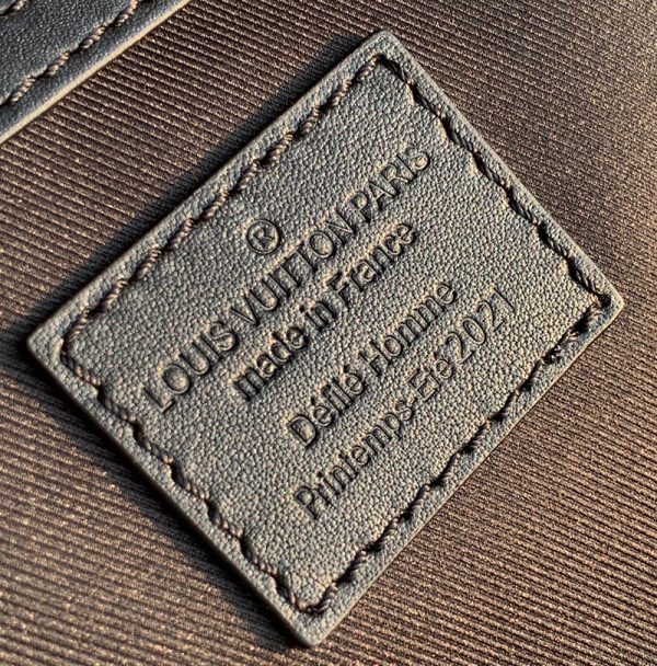 Louis Vuitton Keepall Bandoulière 50 M45616 like authentic sử dụng chất liệu chính hãng, sản xuất hoàn toàn bằng thủ công, chuẩn 99% cam kết chất lượng tốt nhất, hỗ trợ trả góp 0% bằng thẻ tín dụng