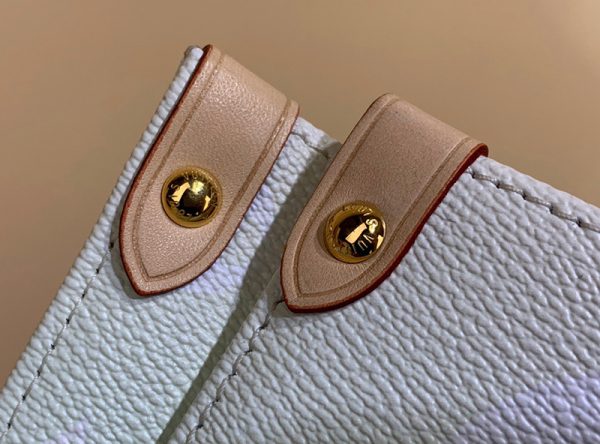 Louis Vuitton Onthego Bag GM Monogram Canvas M57639 Like authentic sử dụng chất liệu chính hãng, sản xuất hoàn toàn bằng thủ công, chuẩn 99% full box và phụ kiện, hỗ trợ trả góp 0% bằng thẻ tín dụng