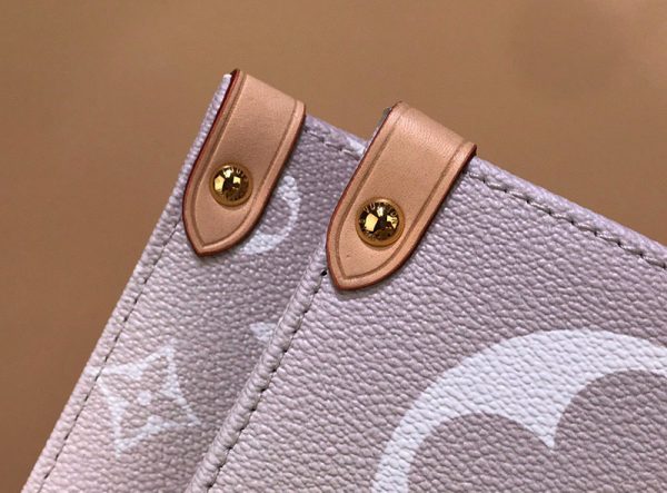 Louis Vuitton Onthego Bag Brume Gray M5764 like authentic sử dụng chất liệu chính hãng, sản xuất hoàn toàn bằng thủ công, chuẩn 99% so với chính hãng, full box và phụ kiện, hỗ trợ trả góp 0% bằng thẻ tín dụng