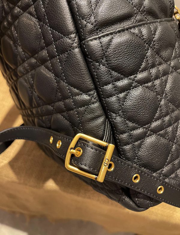Dior Small backpack Black Cannage Lambskin like authentic sử dụng chất liệu chính hãng, sản xuất hoàn toàn bằng thủ công, chuẩn 99% cam kết chất lượng tốt nhất. hỗ trợ trả góp 0% bằng thẻ tín dụng
