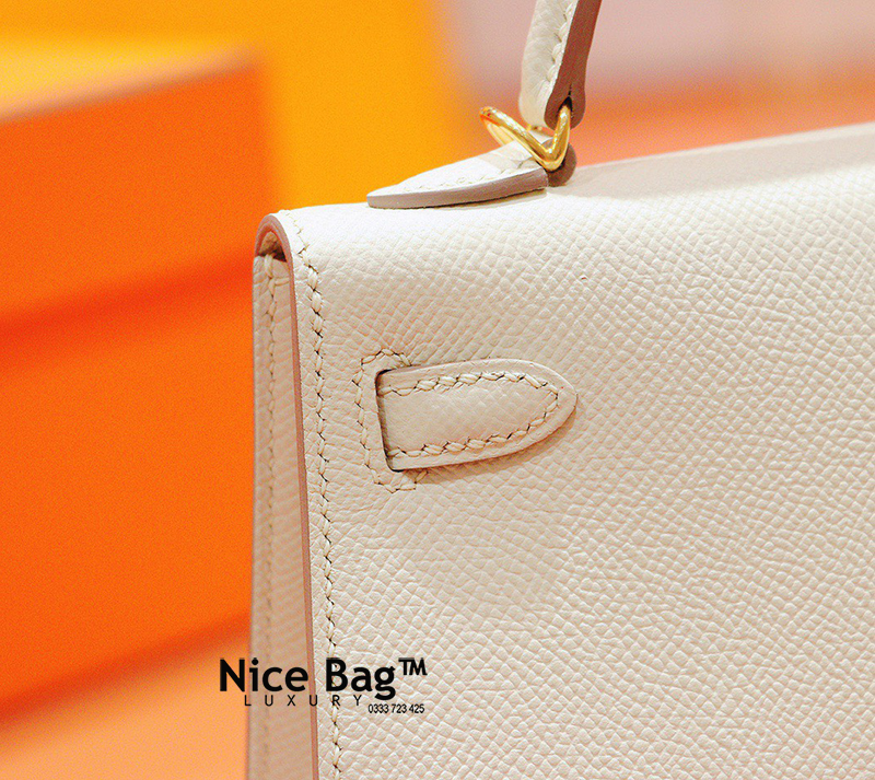 Hermes Kelly Bag Mini White like authentic sử dụng chất liệu chính hãng, sản xuất hoàn toàn bằng thủ công, cam kết chất lượng tốt nhất, chuẩn 99% so với chính hãng, full box và phụ kiện