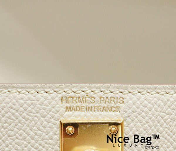 Hermes Kelly Bag Mini White like authentic sử dụng chất liệu chính hãng, sản xuất hoàn toàn bằng thủ công, cam kết chất lượng tốt nhất, chuẩn 99% so với chính hãng, full box và phụ kiện