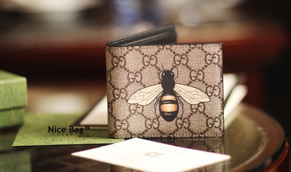 Ví Gucci Wallet Gg Supreme Bee like authentic sử dụng chất liệu chính hãng, sản xuất hoàn toàn bằng thủ công, cam kết chất lượng tốt nhất, chuẩn 99% so với chính hãng, full box và phụ kiện